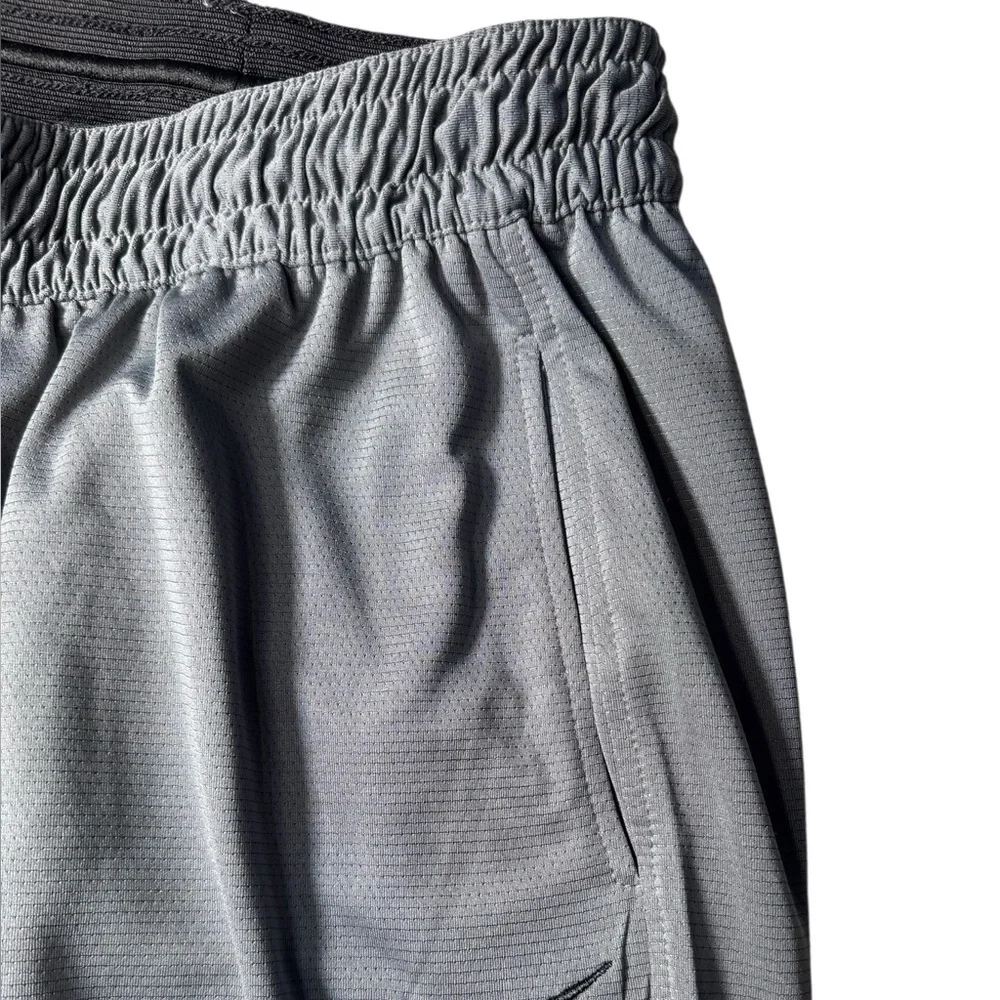 Nike Dri-Fit Performance Sport Shorts grey teen size large